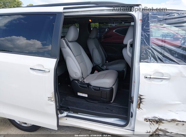 5TDYZ3DC3HS893577 2017 TOYOTA SIENNA White VIN sticker view