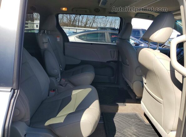 5TDYZ3DC3HS894521 2017 TOYOTA SIENNA White Rear interior view