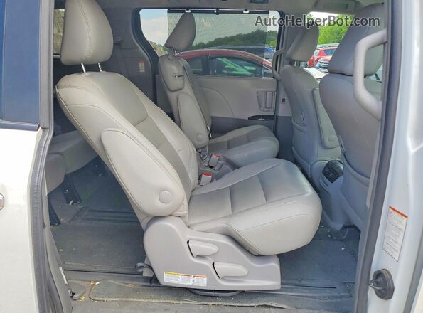 5TDYZ3DC3JS910058 2018 TOYOTA SIENNA White Widok wnętrza z tyłu