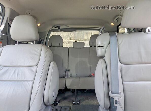 5TDYZ3DC3JS910058 2018 TOYOTA SIENNA White Widok tylnych siedzeń