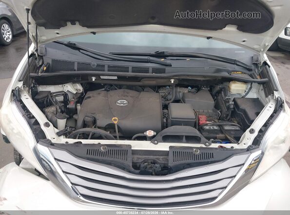 5TDYZ3DC4HS791561 2017 TOYOTA SIENNA White უკანა ხედი