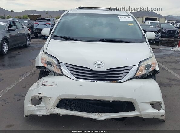 5TDYZ3DC4HS791561 2017 TOYOTA SIENNA White ხელსაწყოთა პანელის ხედი