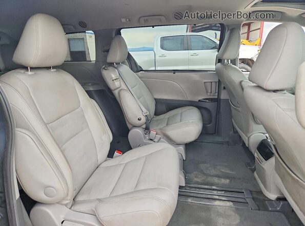 5TDYZ3DC4HS799398 2017 TOYOTA SIENNA Blue უკანა სალონის ხედი