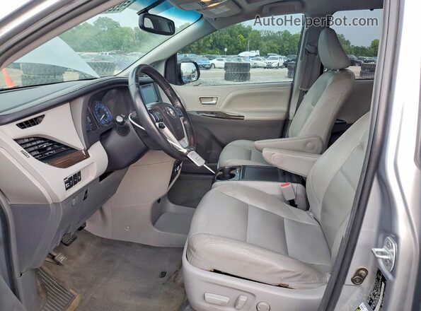 5TDYZ3DC4HS809735 2017 TOYOTA SIENNA Silver Widok wnętrza z przodu