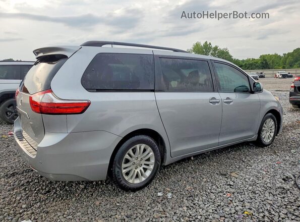 5TDYZ3DC4HS809735 2017 TOYOTA SIENNA Silver Tył prawy