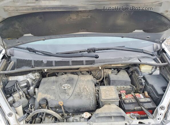 5TDYZ3DC4HS809735 2017 TOYOTA SIENNA Silver Widok komory silnika