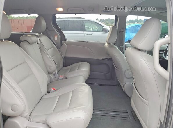 5TDYZ3DC4HS809735 2017 TOYOTA SIENNA Silver Widok wnętrza z tyłu