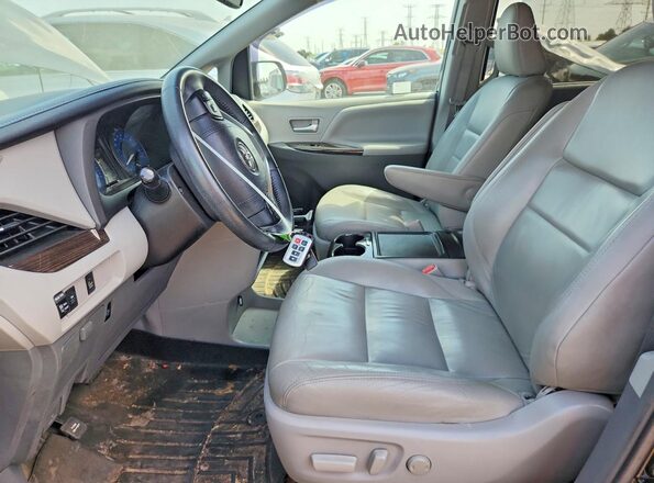 5TDYZ3DC4HS831301 2017 TOYOTA SIENNA Черный Вид салона спереди