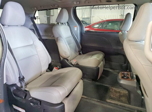 5TDYZ3DC4HS832870 2017 TOYOTA SIENNA Белый Вид задней части салона