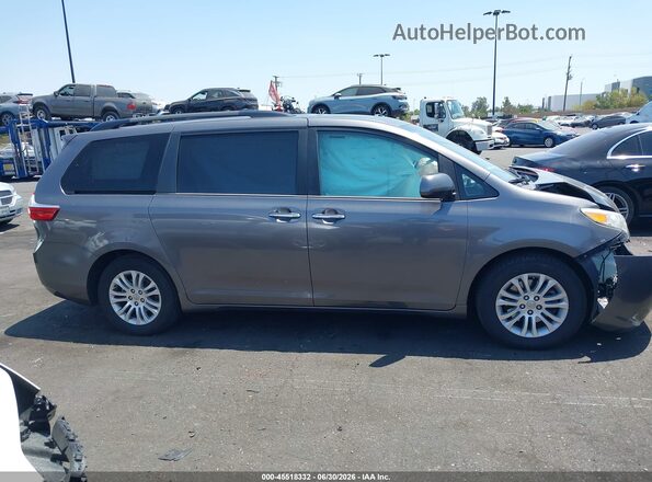 5TDYZ3DC4HS837616 2017 TOYOTA SIENNA Gray Widok wnętrza z tyłu