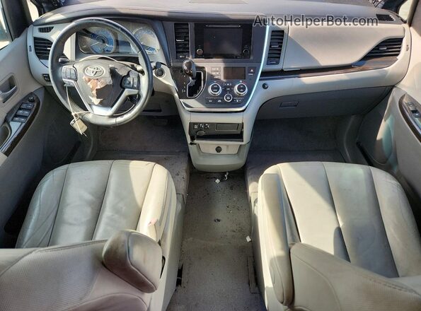 5TDYZ3DC4HS875413 2017 TOYOTA SIENNA Синий Вид панели приборов