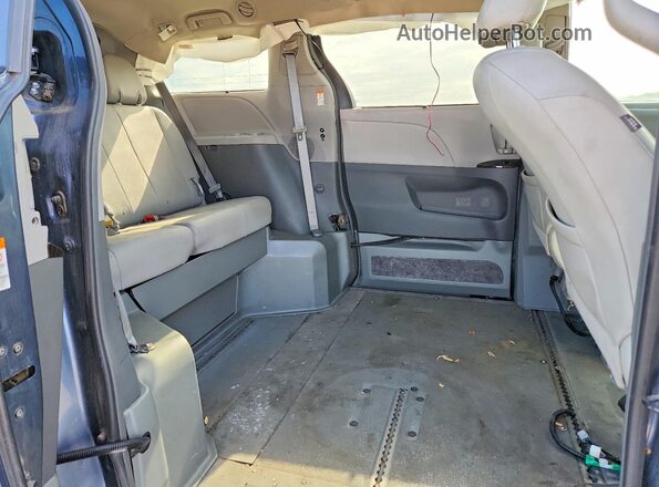 5TDYZ3DC4HS875413 2017 TOYOTA SIENNA Синий Вид задней части салона