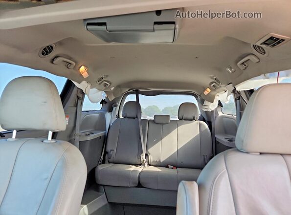 5TDYZ3DC4HS875413 2017 TOYOTA SIENNA Синий Вид задних сидений