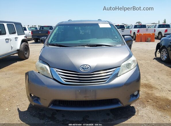 5TDYZ3DC4HS875542 2017 TOYOTA SIENNA Gray ხელსაწყოთა პანელის ხედი
