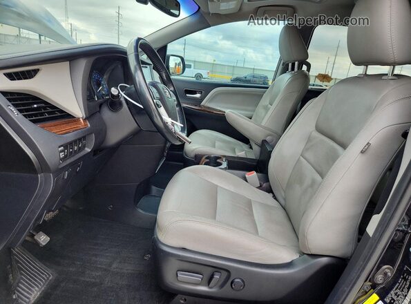 5TDYZ3DC4HS891577 2017 TOYOTA SIENNA Black Widok wnętrza z przodu