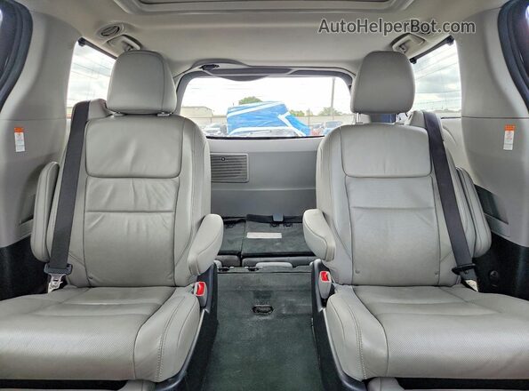 5TDYZ3DC4HS891577 2017 TOYOTA SIENNA Black Widok tylnych siedzeń