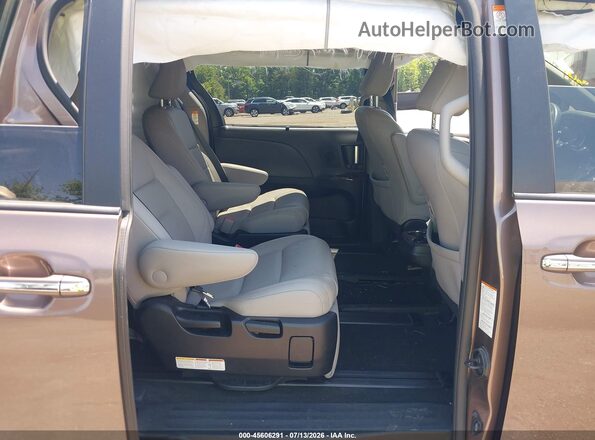 5TDYZ3DC4JS948947 2018 TOYOTA SIENNA Brown Widok naklejki z numerem VIN