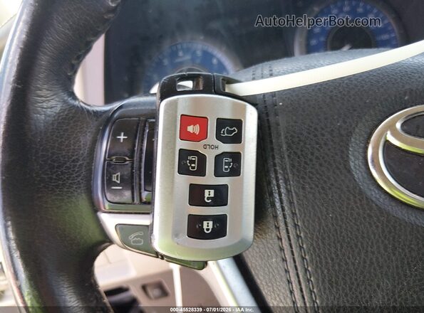 5TDYZ3DC5HS770783 2017 TOYOTA SIENNA Black Dashboard view
