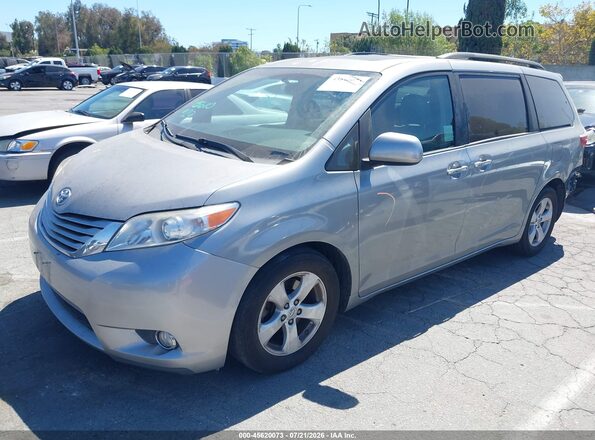 5TDYZ3DC5HS788409 2017 TOYOTA SIENNA Silver წინა მარცხენა ხედი სამი მეოთხედიდან