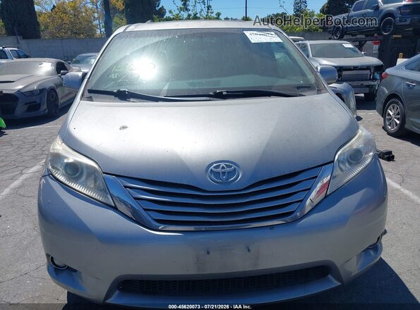 5TDYZ3DC5HS788409 2017 TOYOTA SIENNA Silver უკანა სალონის ხედი