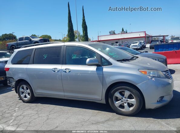 5TDYZ3DC5HS788409 2017 TOYOTA SIENNA Silver სალონის 360-გრადუსიანი ხედი