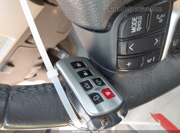 5TDYZ3DC5HS820582 2017 TOYOTA SIENNA Beige Առջևի վահանակի տեսք