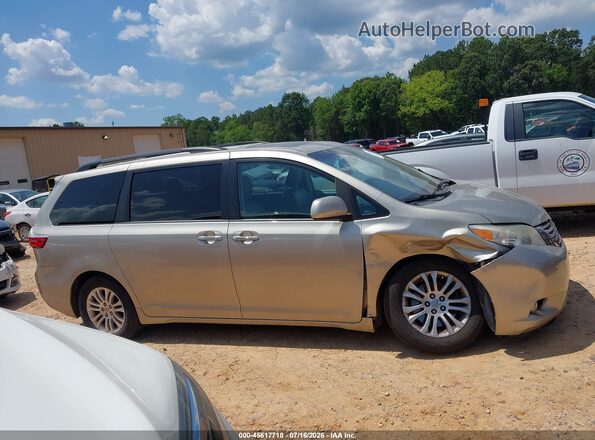 5TDYZ3DC5HS820582 2017 TOYOTA SIENNA Beige Սալոնի հետևի տեսք