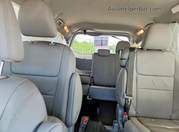 5TDYZ3DC5HS875906 2017 TOYOTA SIENNA Burgundy Вид задніх сидінь