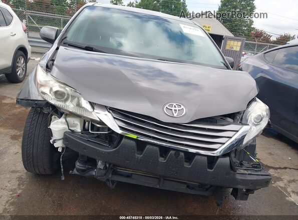 5TDYZ3DC5HS892298 2017 TOYOTA SIENNA Gray Widok zestawu wskaźników
