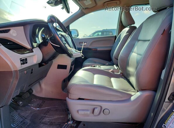 5TDYZ3DC5JS914578 2018 TOYOTA SIENNA Gray Front interior view