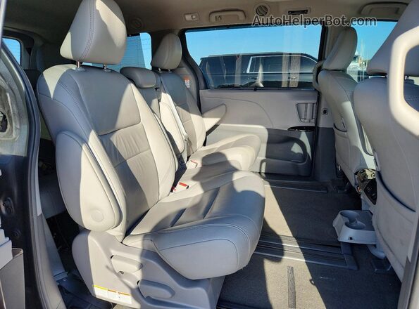 5TDYZ3DC5JS914578 2018 TOYOTA SIENNA Gray Rear interior view