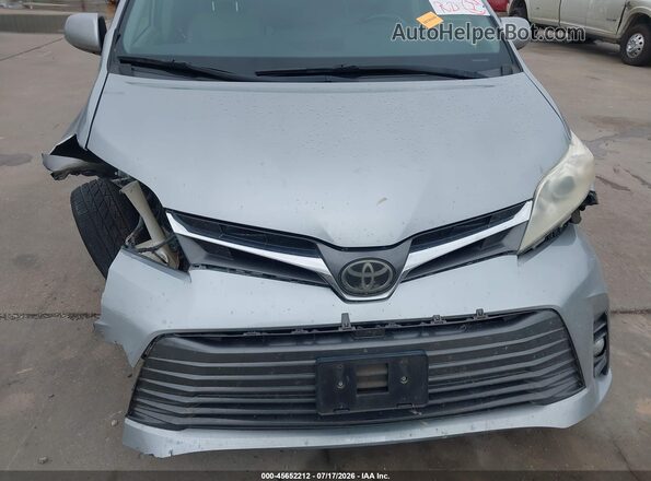 5TDYZ3DC5JS939819 2018 TOYOTA SIENNA Silver Вид спереду