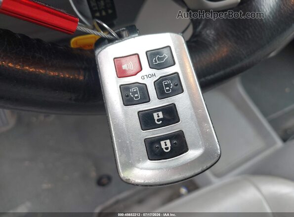 5TDYZ3DC5JS939819 2018 TOYOTA SIENNA Silver Вид панелі приладів