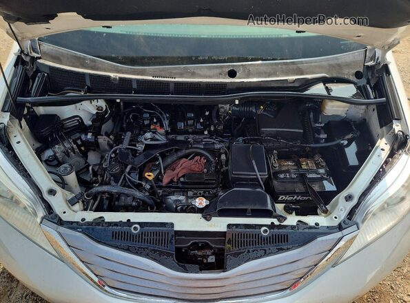5TDYZ3DC6HS827976 2017 TOYOTA SIENNA White Widok komory silnika