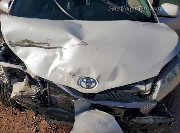 5TDYZ3DC7HS766766 2017 TOYOTA SIENNA White Vista del compartimento del motor