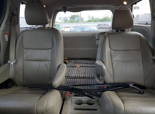 5TDYZ3DC7HS877107 2017 TOYOTA SIENNA Burgundy უკანა სავარძლების ხედი