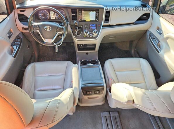 5TDYZ3DC8JS943671 2018 TOYOTA SIENNA Серый Вид панели приборов