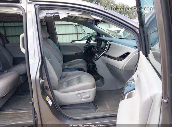 5TDYZ3DC8KS017658 2019 TOYOTA SIENNA Gray Widok wnętrza z przodu