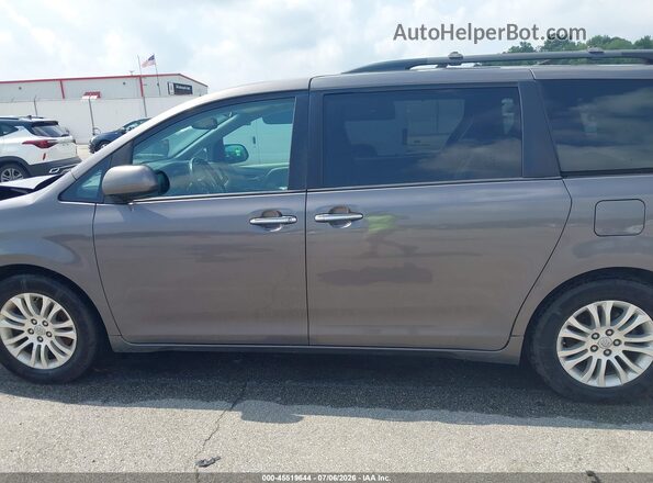 5TDYZ3DC9HS786775 2017 TOYOTA SIENNA Gray 360 interior view