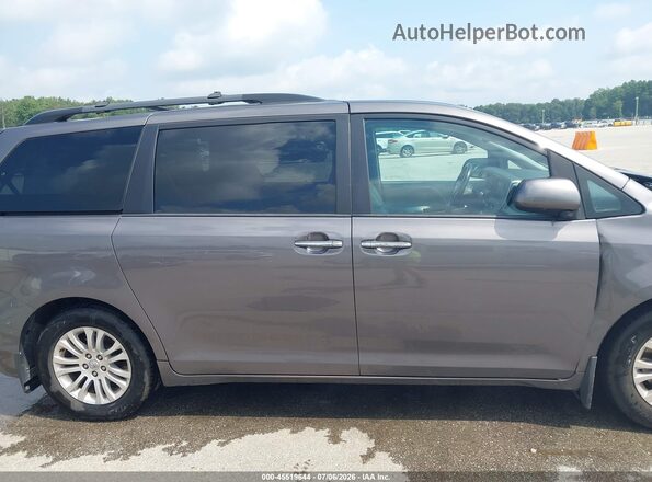5TDYZ3DC9HS786775 2017 TOYOTA SIENNA Gray Rear interior view