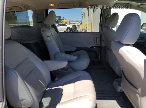 5TDYZ3DC9HS898783 2017 TOYOTA SIENNA White Widok wnętrza z tyłu