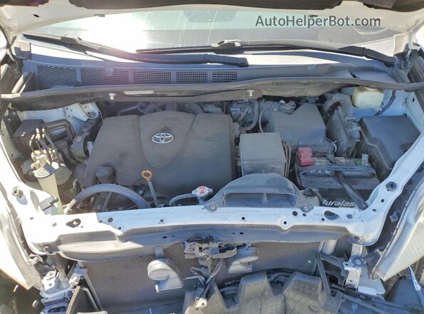5TDYZ3DC9HS898783 2017 TOYOTA SIENNA White Widok komory silnika