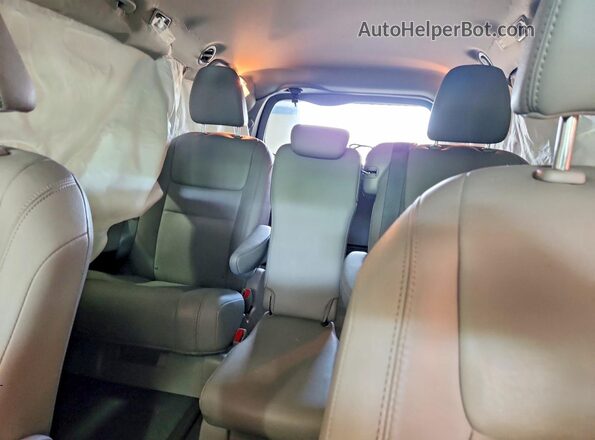 5TDYZ3DC9KS999622 2019 TOYOTA SIENNA Silver Rear seats view