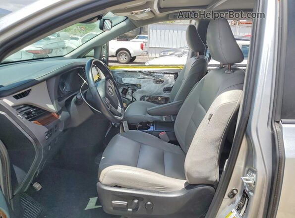 5TDYZ3DC9LS076509 2020 TOYOTA SIENNA Silver წინა სალონის ხედი