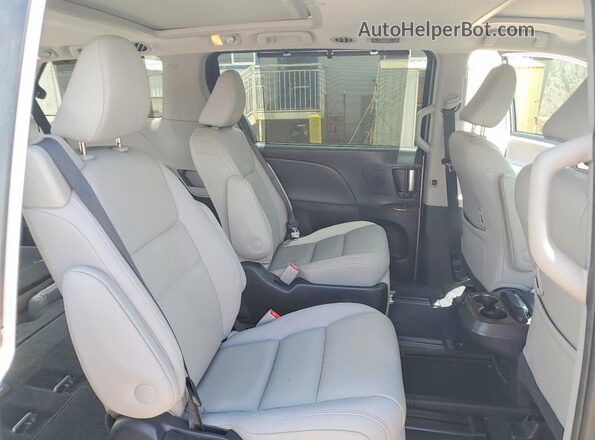 5TDYZ3DC9LS076509 2020 TOYOTA SIENNA Silver უკანა სალონის ხედი