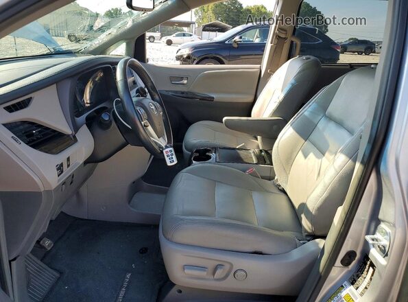 5TDYZ3DCXHS779737 2017 TOYOTA SIENNA Silver Vista interior delantera