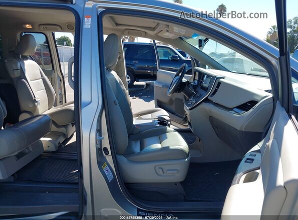 5TDYZ3DCXHS897786 2017 TOYOTA SIENNA Beige Widok wnętrza z przodu