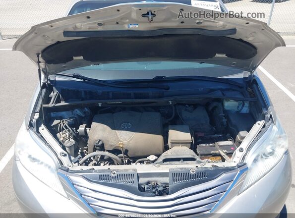 5TDYZ3DCXHS897786 2017 TOYOTA SIENNA Beige Widok z tyłu