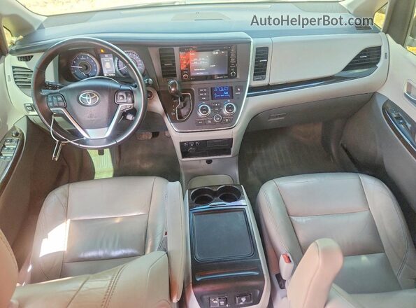5TDYZ3DCXJS925169 2018 TOYOTA SIENNA Gray Dashboard view