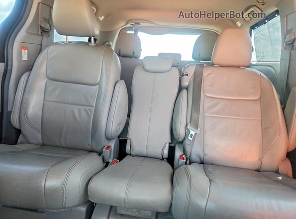 5TDYZ3DCXJS925169 2018 TOYOTA SIENNA Gray Rear seats view